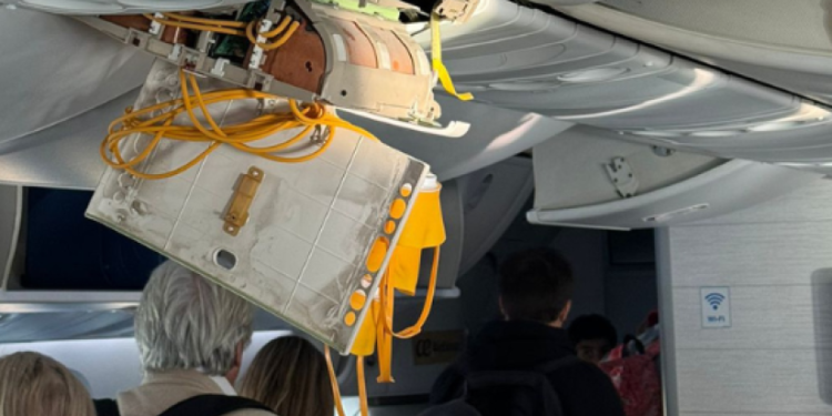 Un hombre queda atrapado por la turbulencia en el vuelo de Air Europa