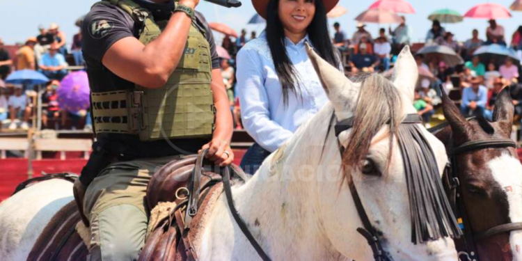 Santa Rosa celebra fiestas patronales con gran cabalgata y rodeo montubio