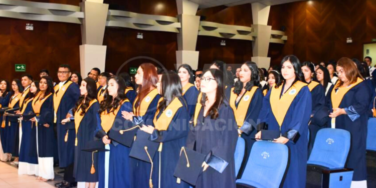 Facultad de Ciencias Empresariales graduó a 297 profesionales