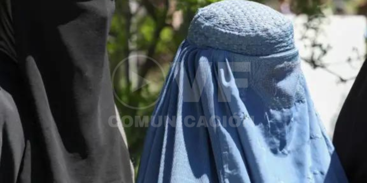Los talibanes prohíben el sonido de la voz de las mujeres en público