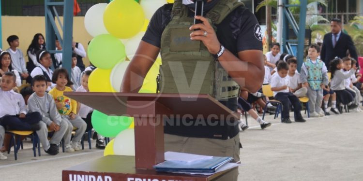 ALCALDE LARRY VITE INAUGURA NUEVA CUBIERTA EN UNIDAD EDUCATIVA ROSA DE LUXEMBURGO, PARROQUIA LA VICTORIA