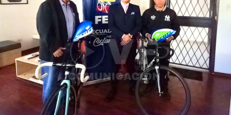 Entrega de bicicletas pisteras fortalece el ciclismo en Pasaje