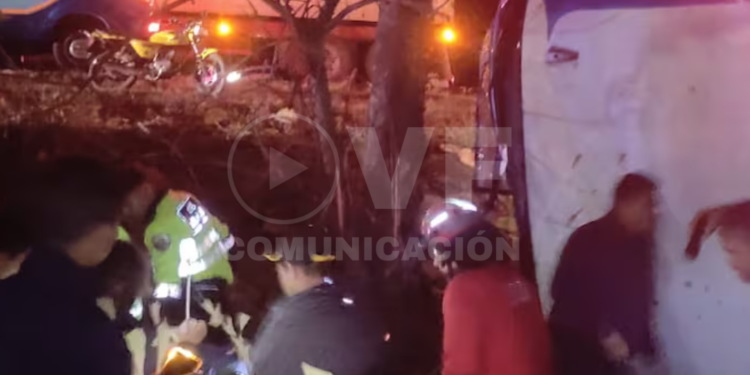 Heridos en volcamiento de bus interprovincial en vía Guayaquil-Balzar