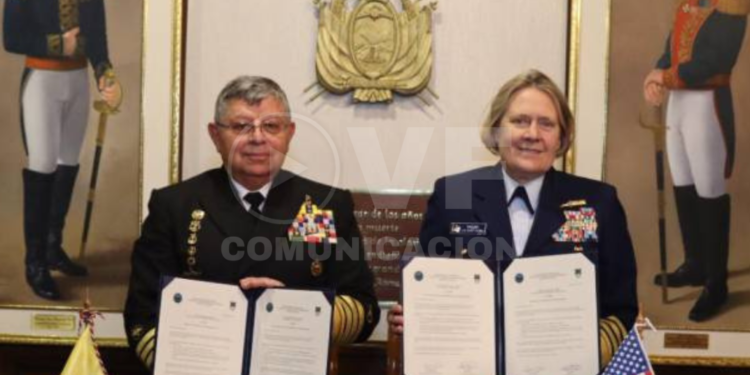 Ecuador y la Guardia Costera de EE. UU. firman compromiso de lucha contra el crimen