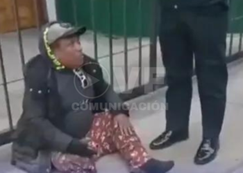 Hombre fingía ser cojo para causar lastima y pedir limosna hasta que llegó la policía y ocurrió un «milagro»