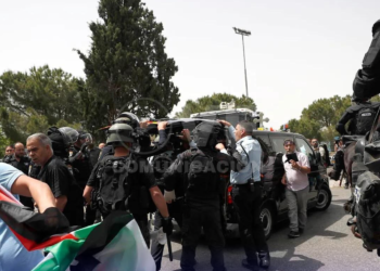 Soldados de Israel realizan redada y ordenan el cierre de las oficinas de Al Jazeera en Ramala