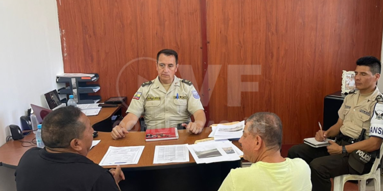 Policía y transportistas coordinan operativos de control en Jipijapa