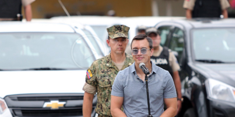 Daniel Noboa entregó  100 camionetas nuevas a la Policía Nacional en Santa Elena