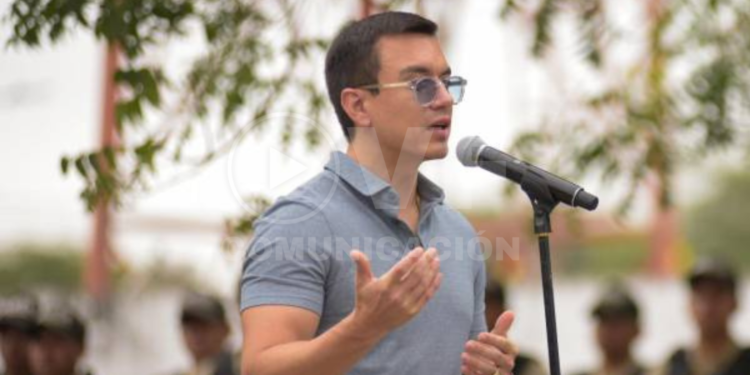 Noboa propone levantar la prohibición constitucional de tener bases militares extranjeras en Ecuador