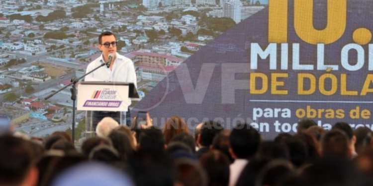 Presidente Noboa otorgó USD 10.7 millones de financiamiento para conectividad vial y obras en Santa Elena