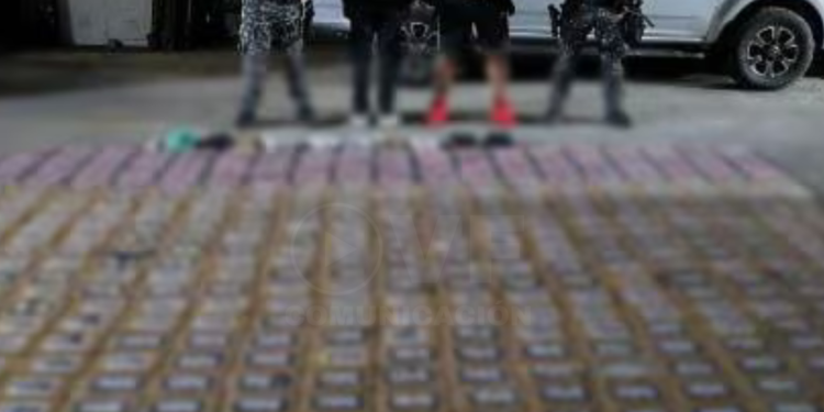Extranjero que almacenaba 640 paquetes de droga en habitación de vivienda fue detenido en Daule