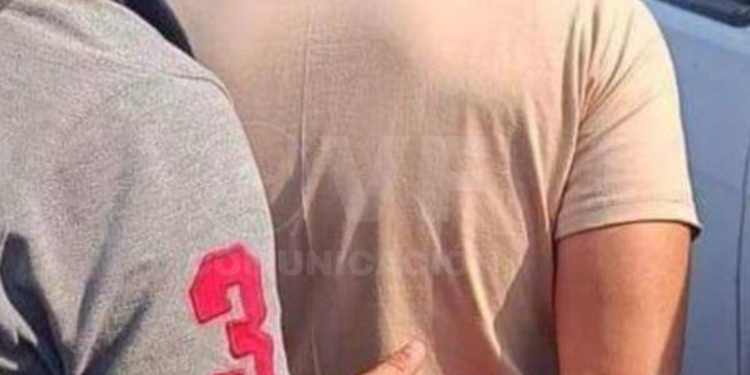 Un policía fue detenido por conducir un vehículo reportado como robado