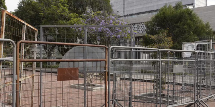 Asamblea retirará vallas exteriores y ofrecerá wifi gratuito para estudiantes