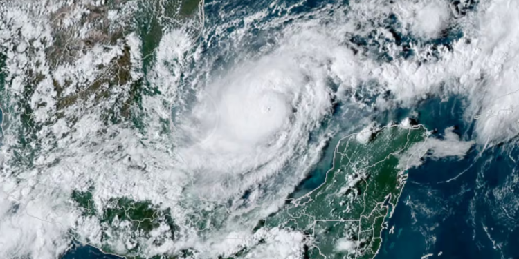 El huracán Milton alcanza categoría 4 mientras se dirige a Florida