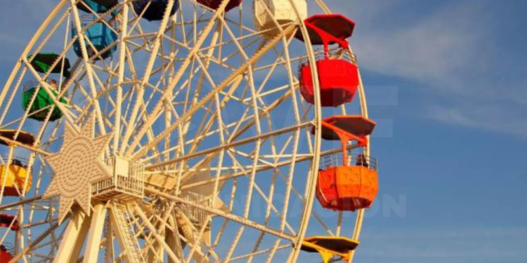 Adolescente perdió el cuero cabelludo tras accidente en juego mecánico en India