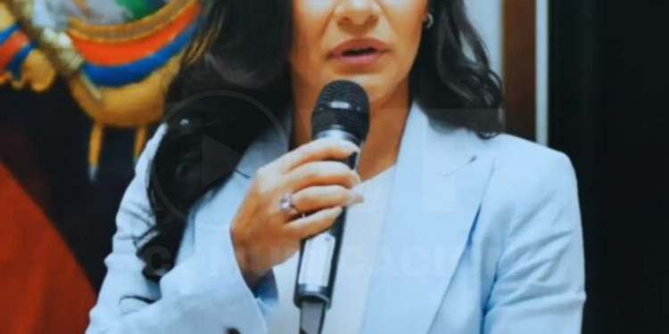 Jueza de Quito niega medidas cautelares a Verónica Abad para detener su suspensión temporal