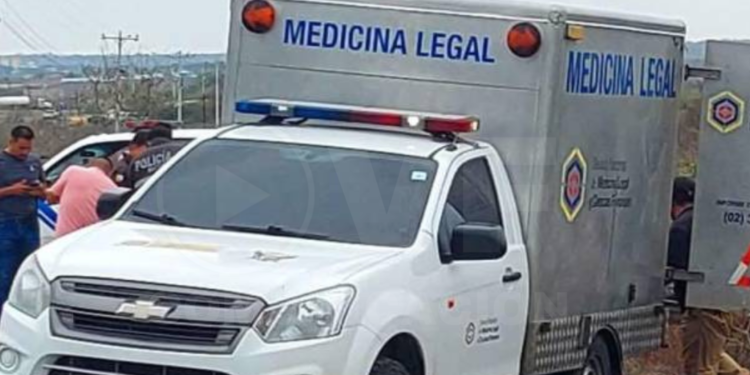 Un cuerpo esposado y calcinado apareció en vía Ancón