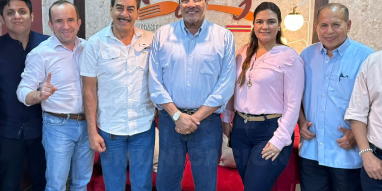 CANDIDATO PRESIDENCIAL JIMMY JAIRALA DIALOGÓ CON CHOFERES ORENSES