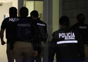 Dos hermanas fueron detenidas al intentar ingresar al Ecuador con más de USD 2 millones