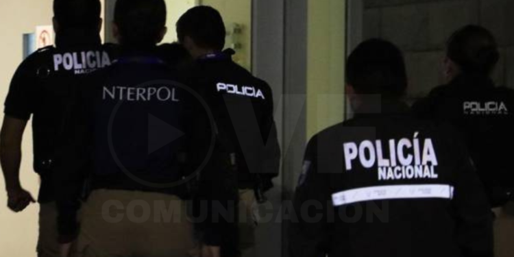 Dos hermanas fueron detenidas al intentar ingresar al Ecuador con más de USD 2 millones