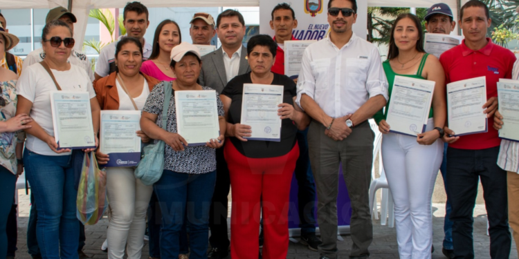 PRODUCTORES ORENSES RECIBIERON DEL GOBIERNO NACIONAL, TÍTULOS DE PROPIEDAD, UNIDADES MÓVILES PRODUCTIVAS ENTRE OTROS BENEFICIOS