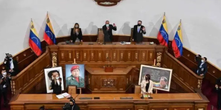 Régimen de Maduro aprueba una ley que ordena 30 años de prisión para quienes promuevan sanciones