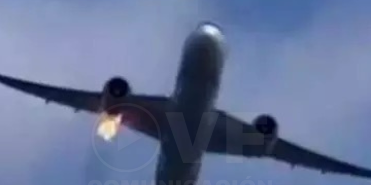 Un Boeing 787 regresa a Roma y aterriza de emergencia por incendio en motor tras chocar con un pájaro