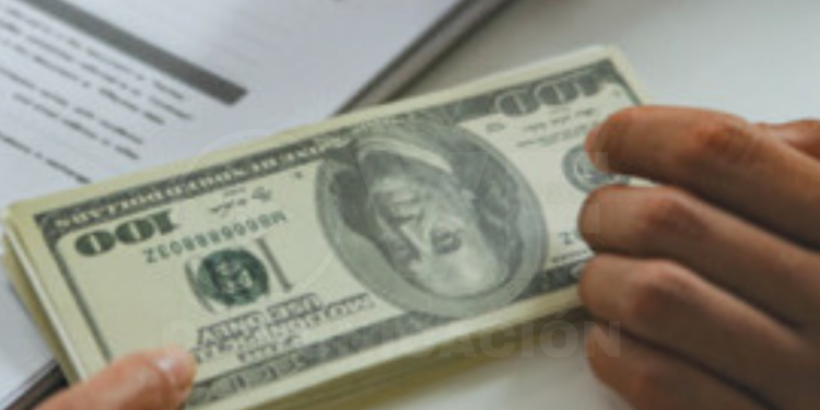 Mujer fue condenada a 10 años de prisión por estafa masiva en Quito