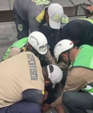 Policías en Perú exorcizan a una joven durante crisis epiléptica