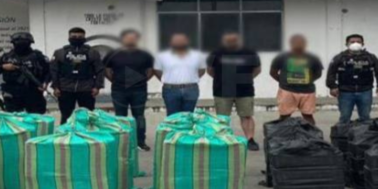 Incautan más de una tonelada de droga en una casa en Portoviejo