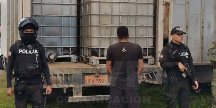 Cinco detenidos por presunto transporte ilegal de combustible en Sucumbíos y Esmeraldas