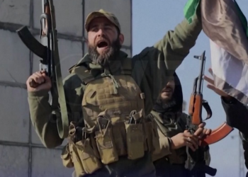 Los rebeldes celebran la toma de Aleppo mientras Rusia bombardea Siria