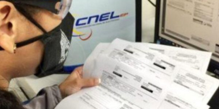 Familias ecuatorianas beneficiadas con compensación por 180 kWh de consumo eléctrico