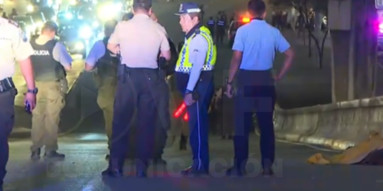 Dos guardias del Trinipuerto de Guayaquil fueron asesinados en un paso elevado