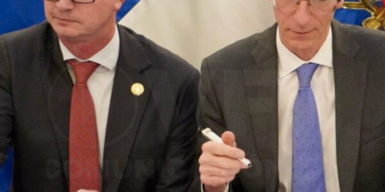 Agencia francesa de desarrollo otorgó préstamo de USD 100 millones para conservación marina en Ecuador