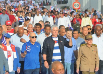 700.000 personas marchan en el malecón de La Habana contra el bloqueo de EE.UU.
