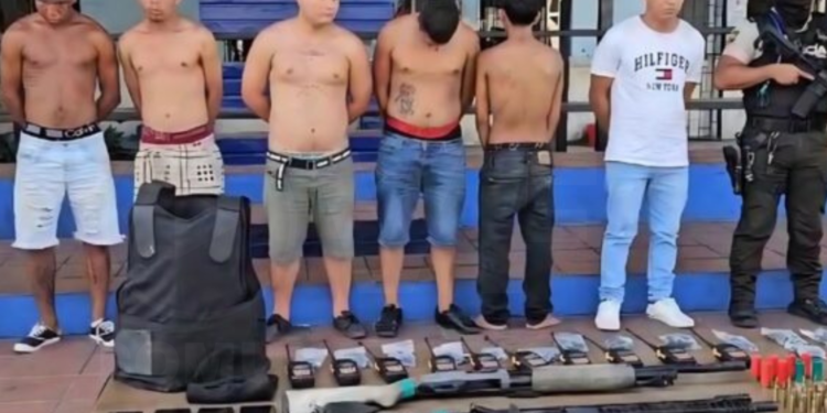 Policía se enfrenta a Los Tiguerones en operativo de alto riesgo en Guayaquil
