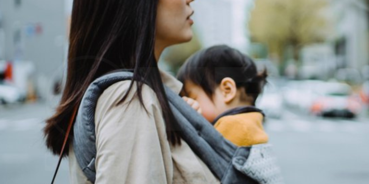 Japón redujo la semana laboral a cuatro días para que sus habitantes tengan más hijos