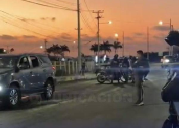 Un padre y una hija fueron asesinados en Manta mientras se movilizaban en un auto