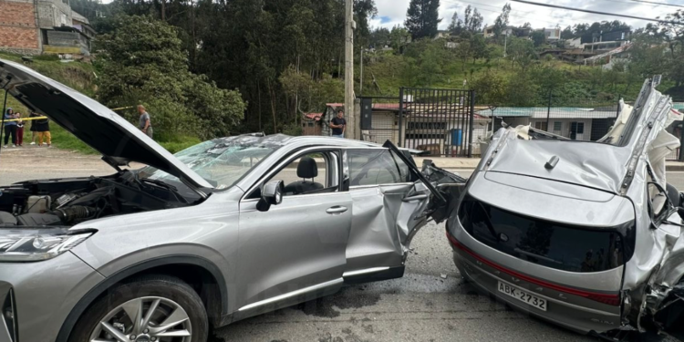 Tres fallecidos en grave siniestro de tránsito en la autopista Cuenca-Azogues