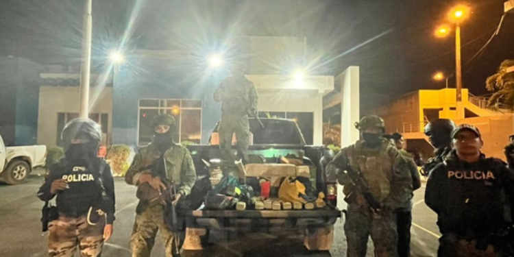 En Durán, militares encontraron USD 145 000 ocultos en canastas navideñas