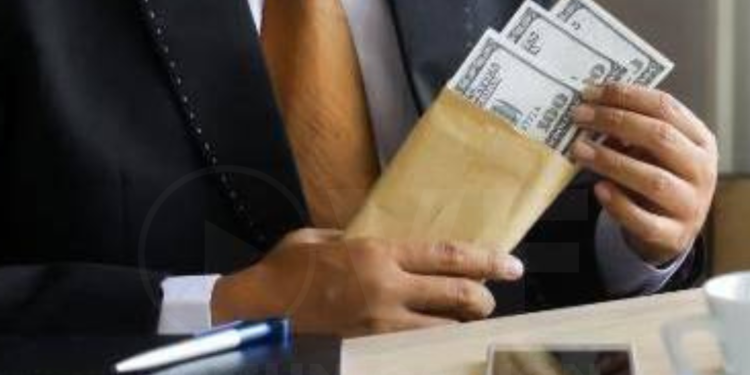 Exprefecto y exdirector de Azuay procesados por peculado tras alquiler irregular de avionetas privadas