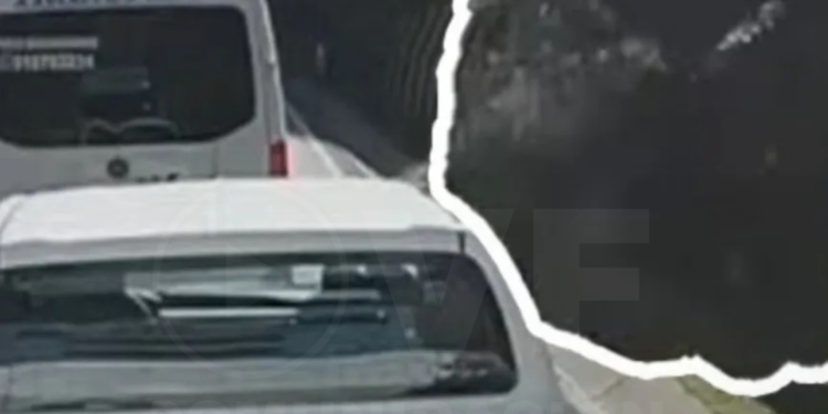 Una roca gigante cae sobre una camioneta y mata a tres personas en Perú