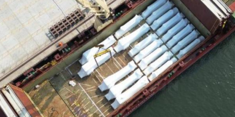 23 generadores estacionarios para generar 80 megavatios llegaron al Ecuador