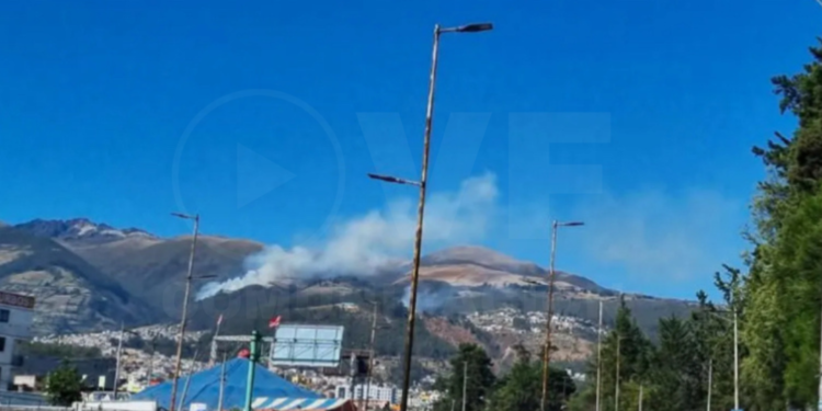 Dos incendios forestales en Quito este domingo 