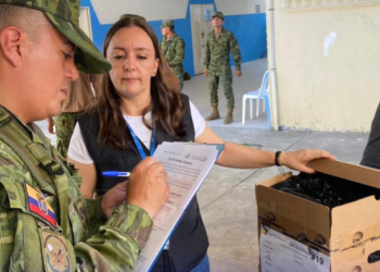 Recintos electorales de Puerto Bolívar y las islas con custodia militar