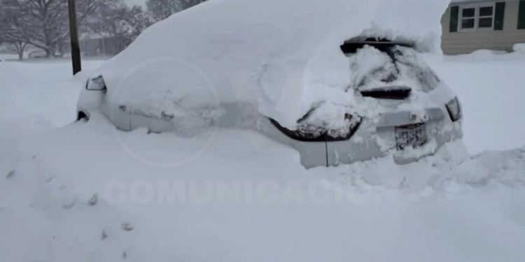 Casi dos millones de personas siguen bajo alerta por nieve de efecto lago en EE.UU