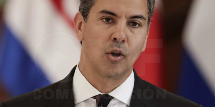 Paraguay da 48 horas al embajador chavista para abandonar el país