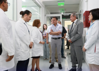 Noboa visita el primer laboratorio de bioseguridad Nivel 3 en Ecuador