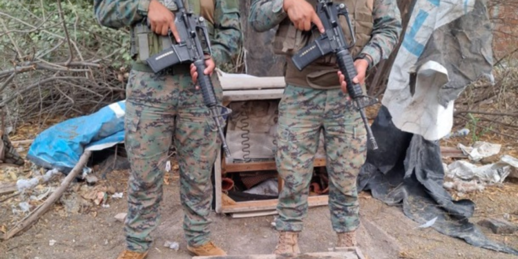 Fuerzas Armadas del Ecuador detectó actividad ilegal en Manta